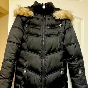 The pictures do not do this Nautica coat justice. It is very stylish and warm!